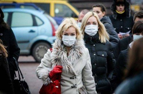Необходима ли защитная маска на улице: четкий ответ врача