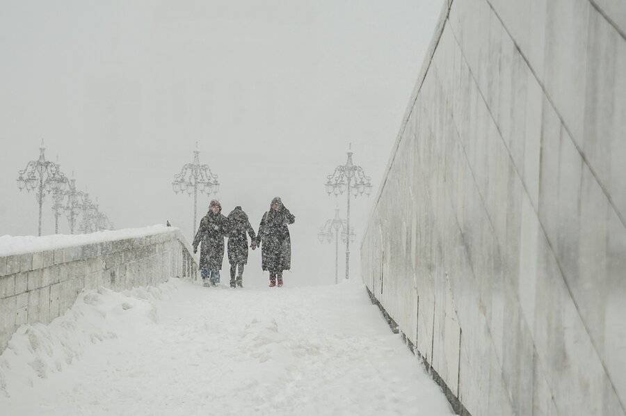 Жителей Москвы предупредили об опасных снегопадах