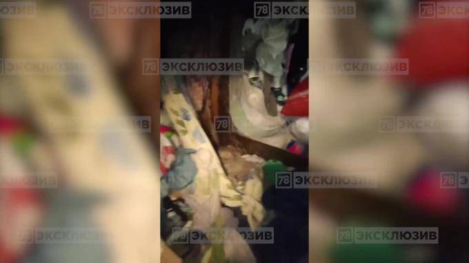 Пожилую петербурженку пришлось спасать из-под завалов собственного мусора