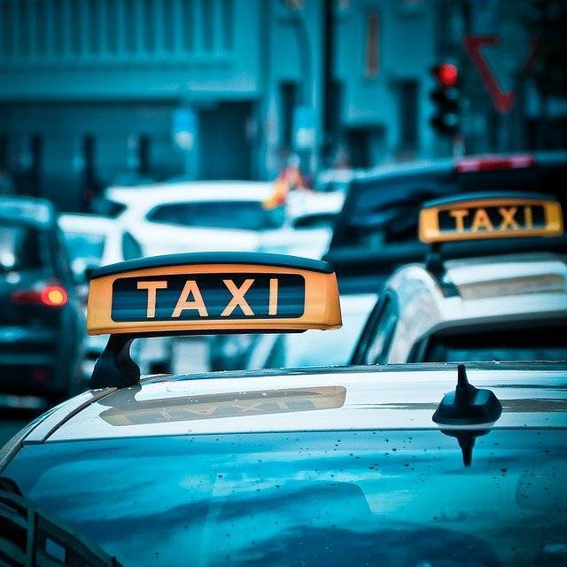 Изнасиловавший пассажирку таксист довез её до Мариинской больницы