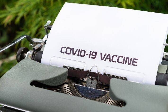 Вакцина от коронавируса стала инструментом информационной войны