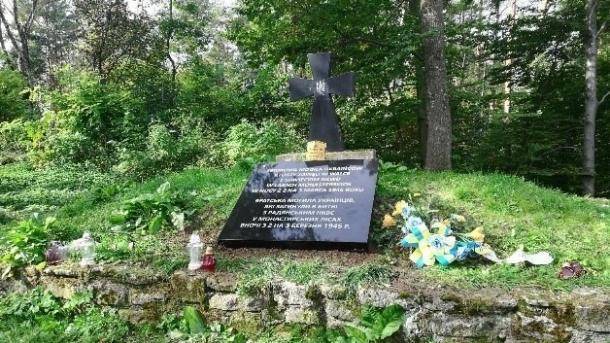 Польша должна восстановить мемориал с первоначальной надписью на могиле УПА на горе Монастыр, - посол Дещица