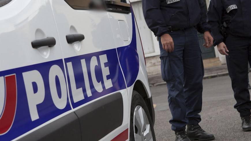 Сотни дальнобойщиков устроили стычки с полицией на границе Британии и Франции
