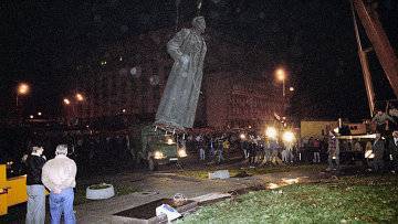 DeníkN (Чехия): «Верните памятник Дзержинскому на место», — требуют ветераны российских служб безопасности. Путин почтил его память