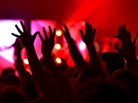 ГлавClub опечатали из-за нарушений антиковидных мер на концерте «Кровостока»