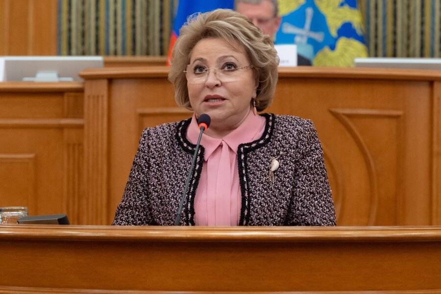 Матвиенко выступила против введения "ковидных паспортов"
