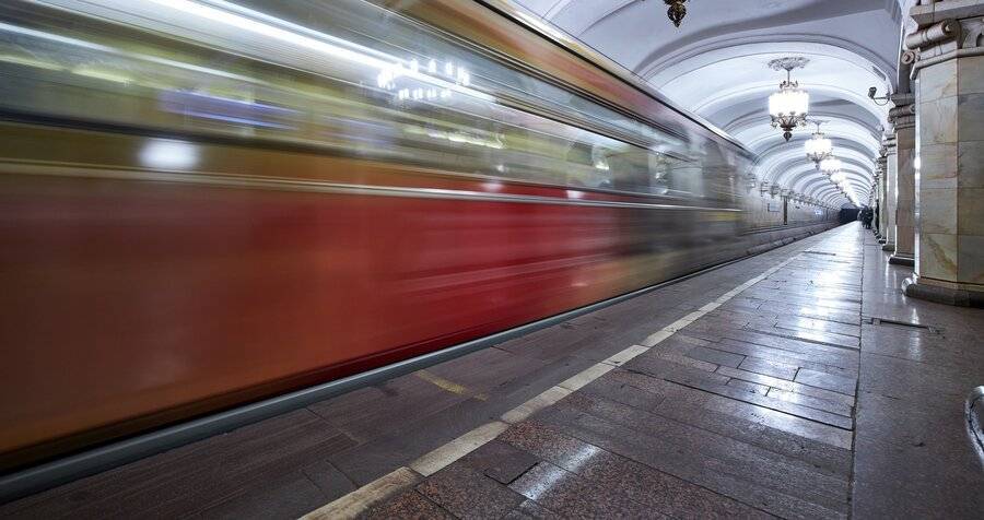 Посвященный врачам тематический поезд запустят в столичном метро в 2021 году