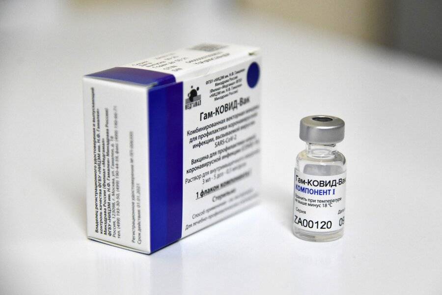 Мантуров анонсировал выпуск 30 млн доз вакцины "Спутник V" к июню 2021 года