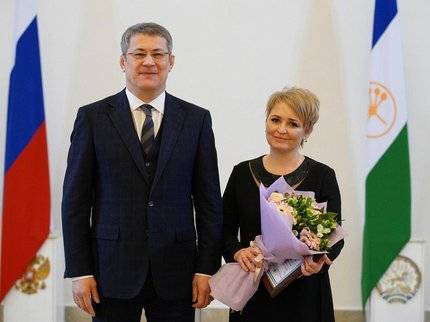 Радий Хабиров вручил медикам государственные награды