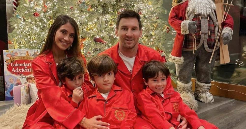 Пижамная вечеринка: жена Месси умилила рождественским семейным фото