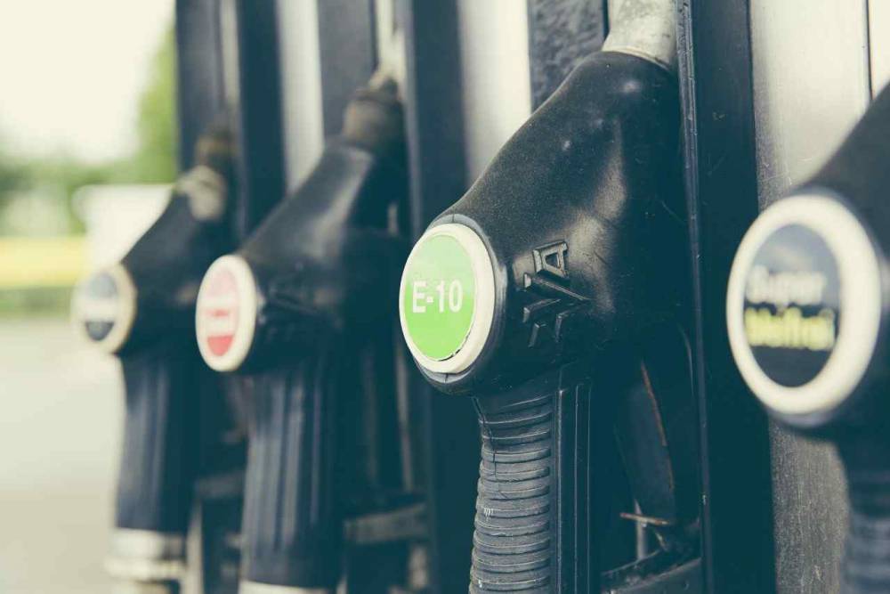 Цены на бензин выросли на 2,4% с начала 2020 года в России