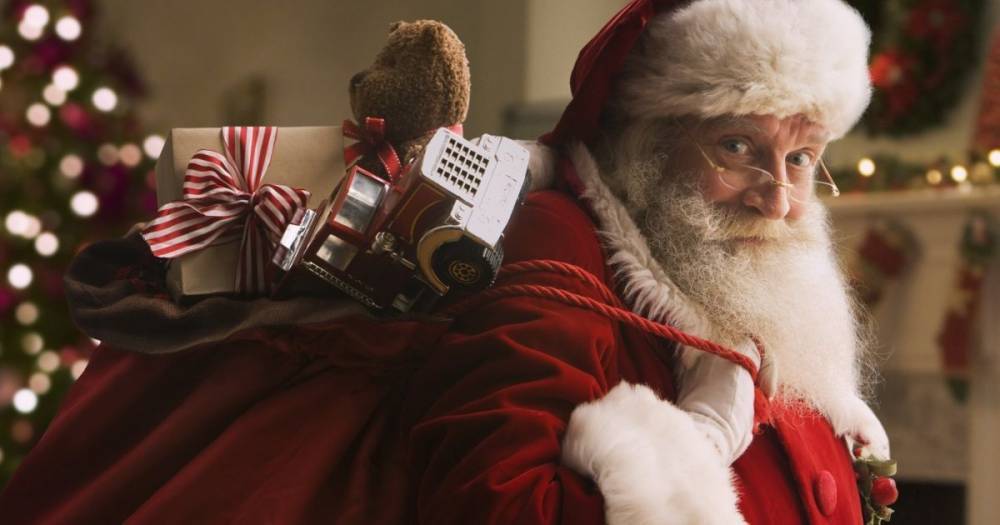 Merry Christmas: сказочный Санта-Клаус юркнул над Украиной и раздал подарки