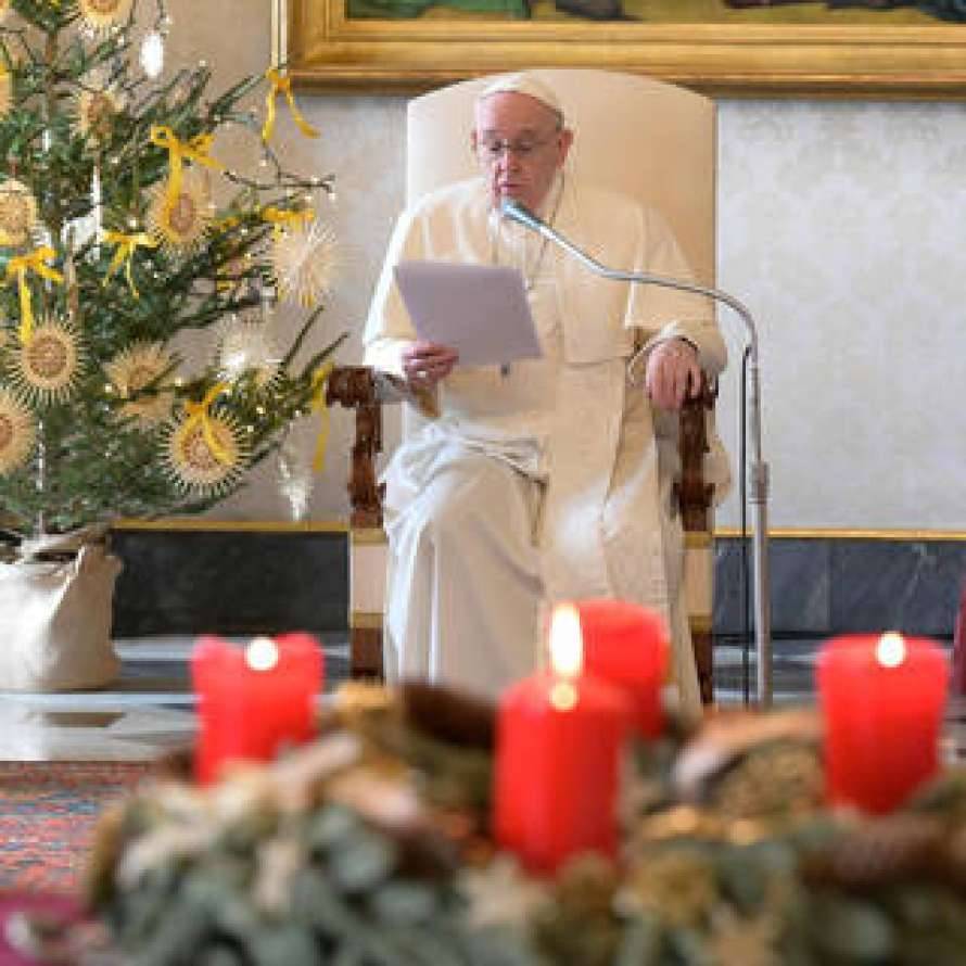 Папа Римский снова лайкнул откровенное фото девушки в Instagram