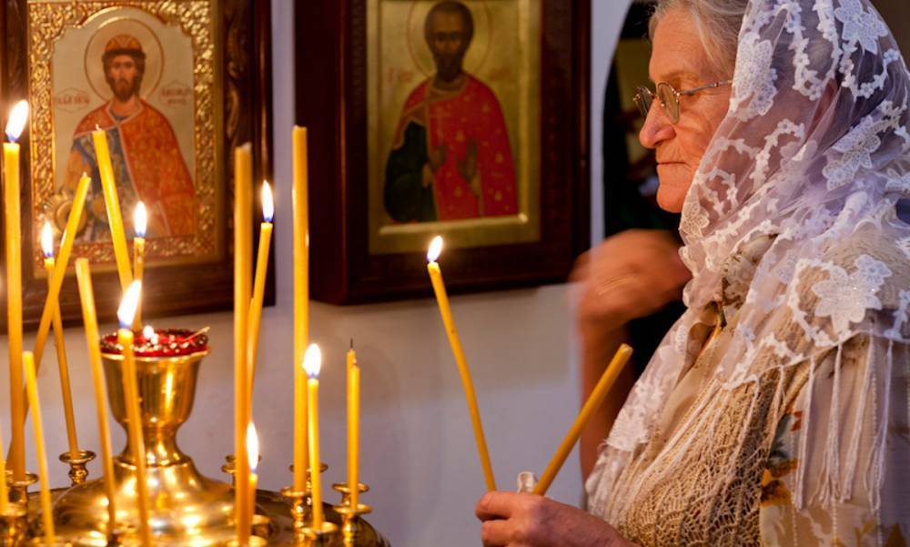 Патриарх Кирилл напомнил, что свечи нужно покупать только у РПЦ