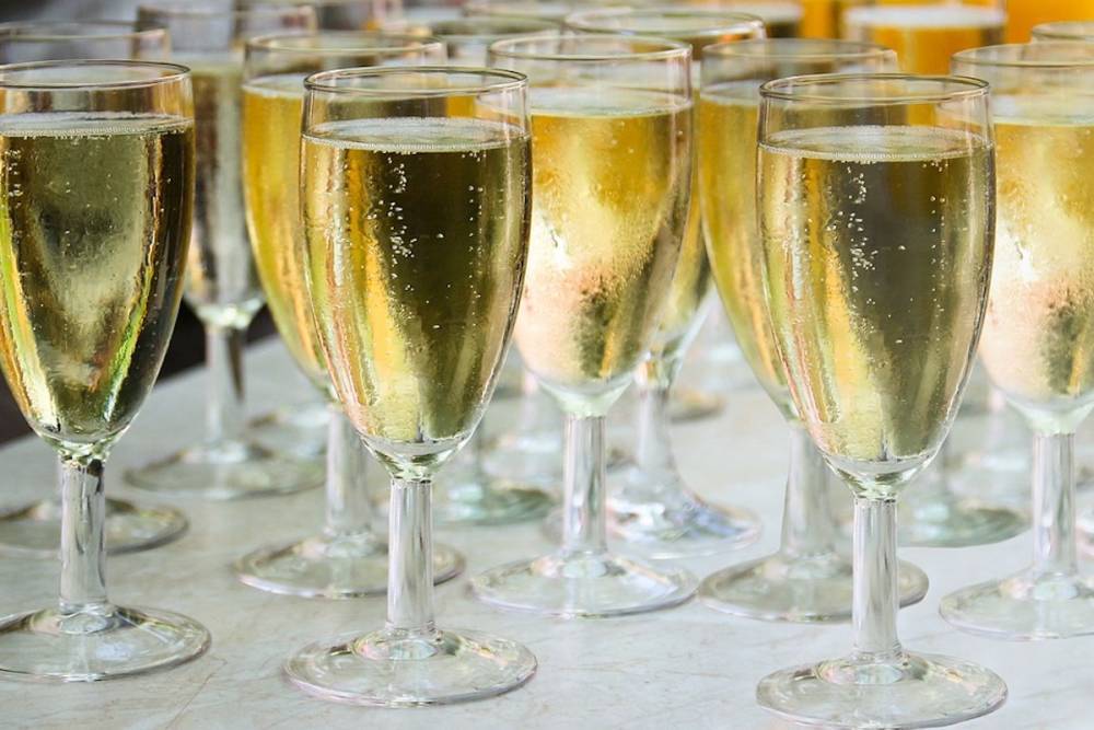 Россияне отказались от шампанского к Новому году