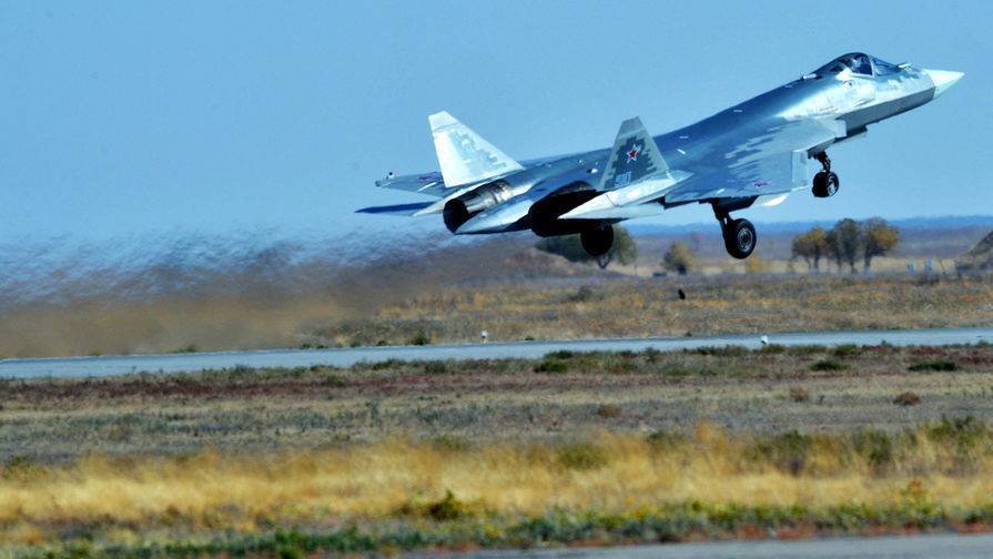 В составе ВКС РФ появился первый серийный истребитель Су-57