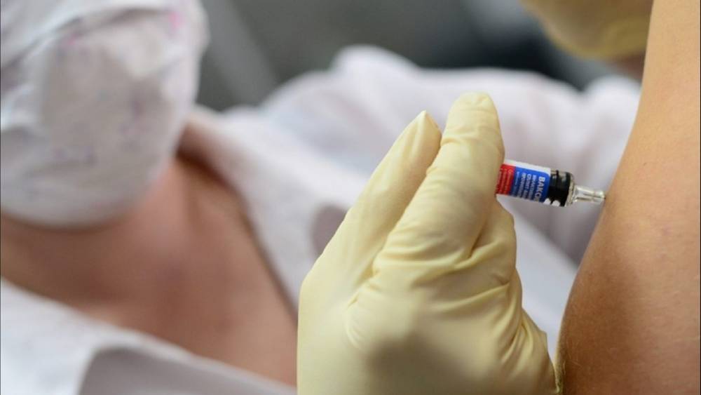 В российские регионы отправили почти 700 тысяч доз вакцины "Спутник V"