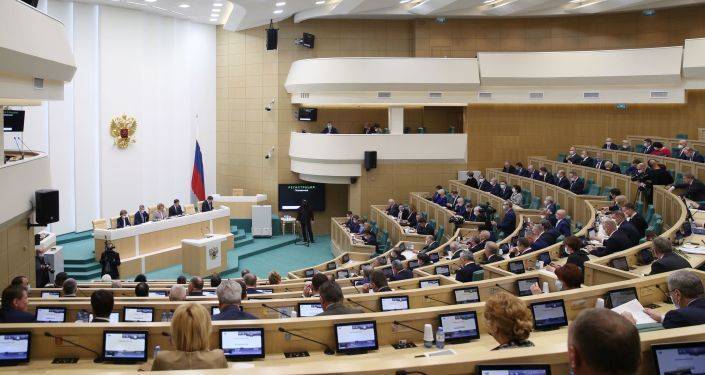 В РФ одобрен закон о санкциях за цензуру против российских СМИ