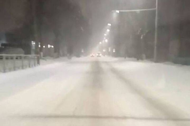 В последнюю пятницу 2020 года Брянск утонул в снеге