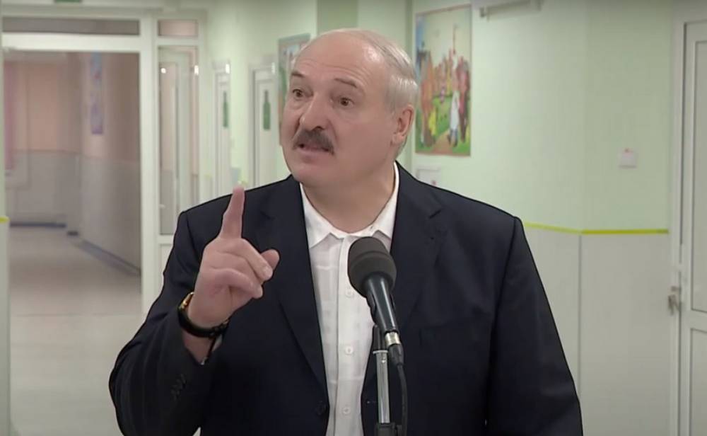 "Мерзавцы": Лукашенко сорвало - "наехал" на украинцев, что произошло