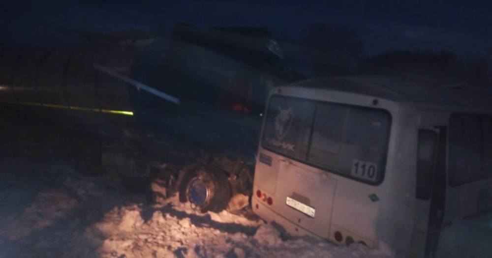 Один человек погиб и семь пострадали в ДТП автобуса под Новосибирском