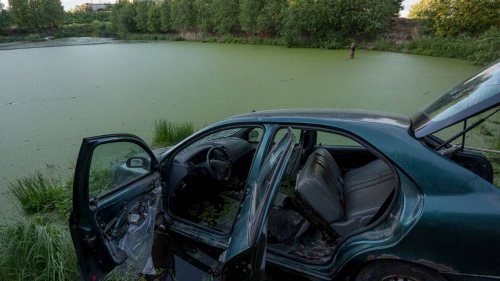 Супруги из Великобритании выжили в затонувшем при наводнении автомобиле