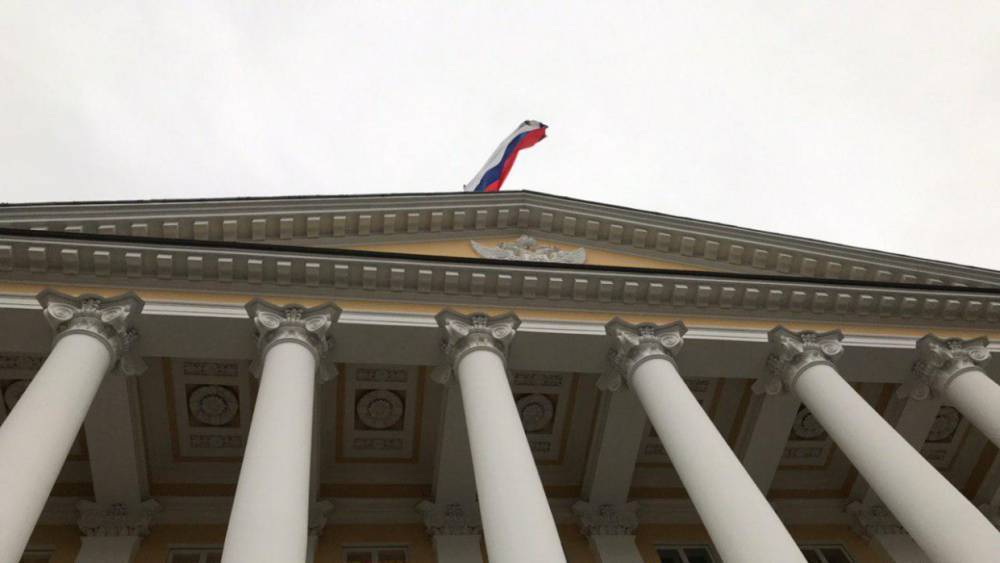 Власти Петербурга начали выдавать заведениям разрешения на «зимние террасы»