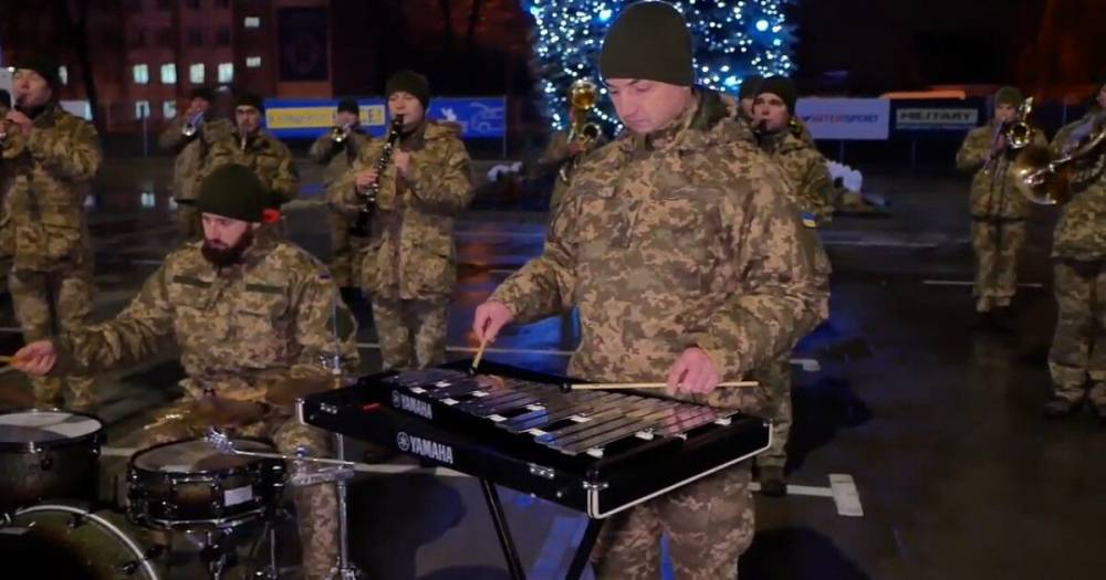 Украинские военные исполнили "Щедрик" (видео)
