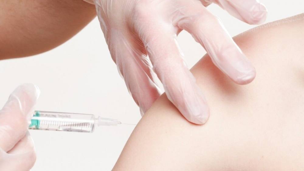 Несколько стран Европы начали массовую вакцинацию от коронавируса