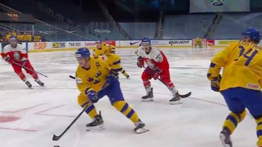 Швеция разгромила Чехию в матче молодежного ЧМ по хоккею