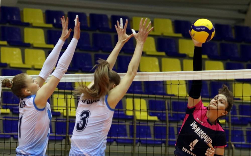 Волейболистки "Сахалина" одержали третью победу подряд в Череповце