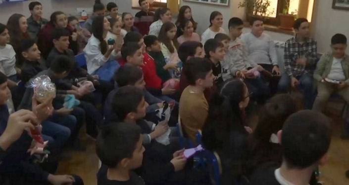 Акцию "Юнармия – детям Карабаха" провели миротворцы в одной из школ Степанакерта