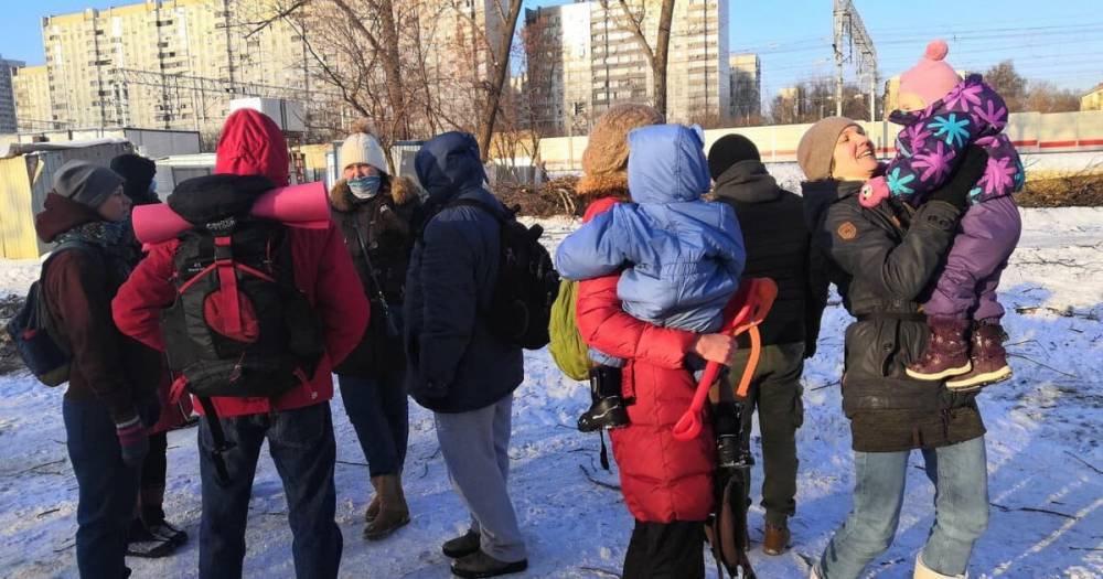 Москвичи, протестующие против вырубки сада, посаженного в память о ВОВ, перекрыли Кутузовский проспект