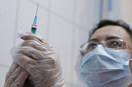 В Италии дали символический старт кампании вакцинации от COVID-19