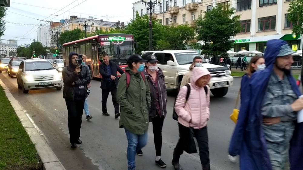 Митингующие в Хабаровске выходят на улицы по заказу кураторов