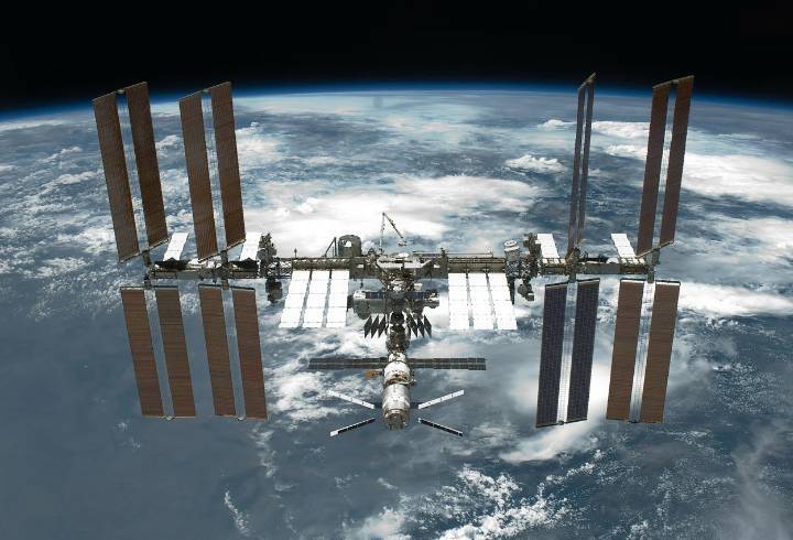 Космонавты заявили, что утечка воздуха на МКС продолжается