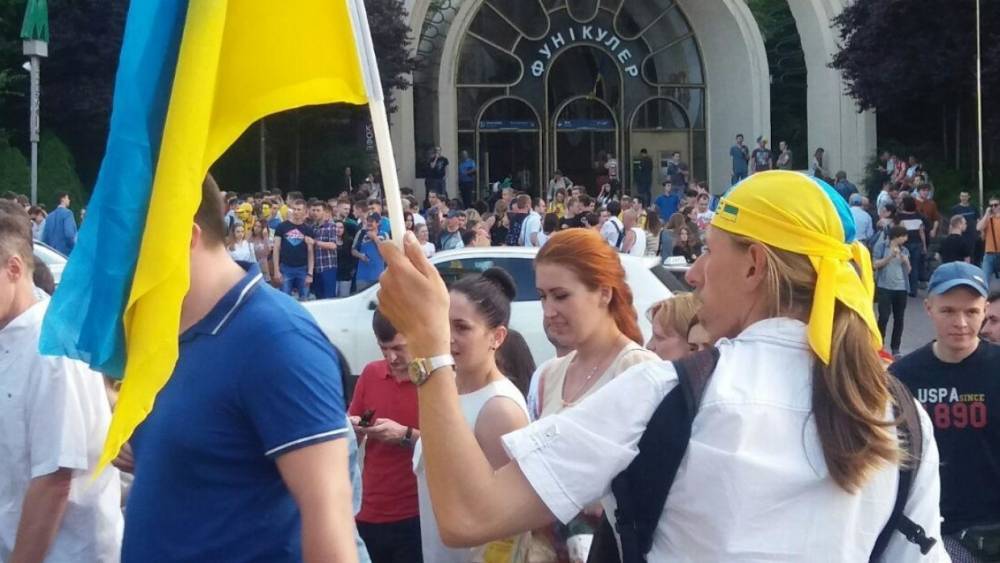 Атаманюк рассказал о провале социально-экономической политики Киева