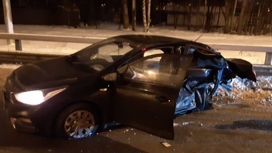 Житель Петербурга получил тяжёлые травмы в ночном ДТП на севере города