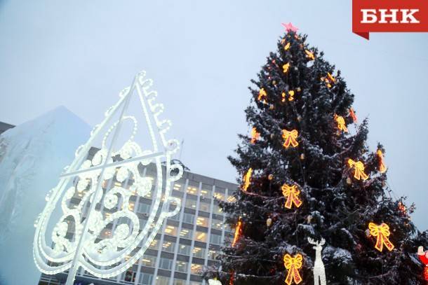 Новогодняя елка в Сыктывкаре стала одной из самых высоких в России