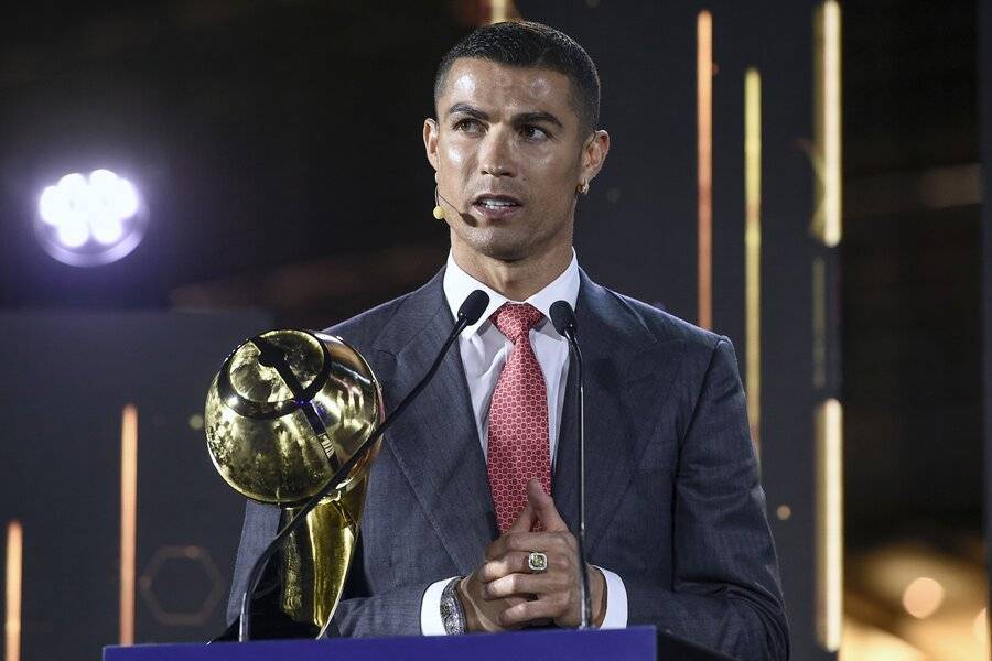 Криштиану Роналду признан лучшим футболистом века