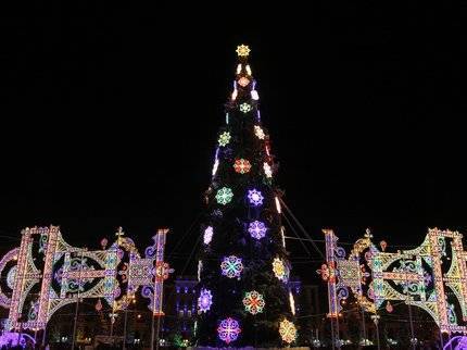 Новогодняя ёлка в Уфе стало самой высокой в России