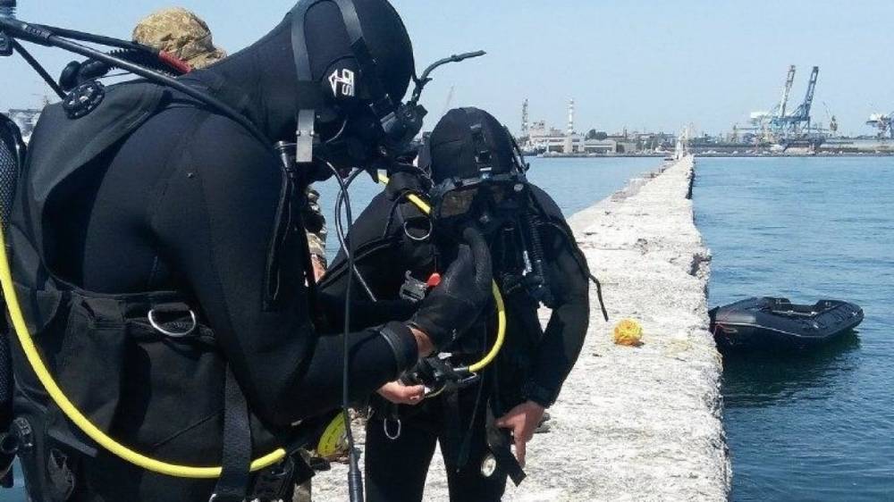 Водолазы нашли три спасательных круга в районе трагедии с судном "Онега"