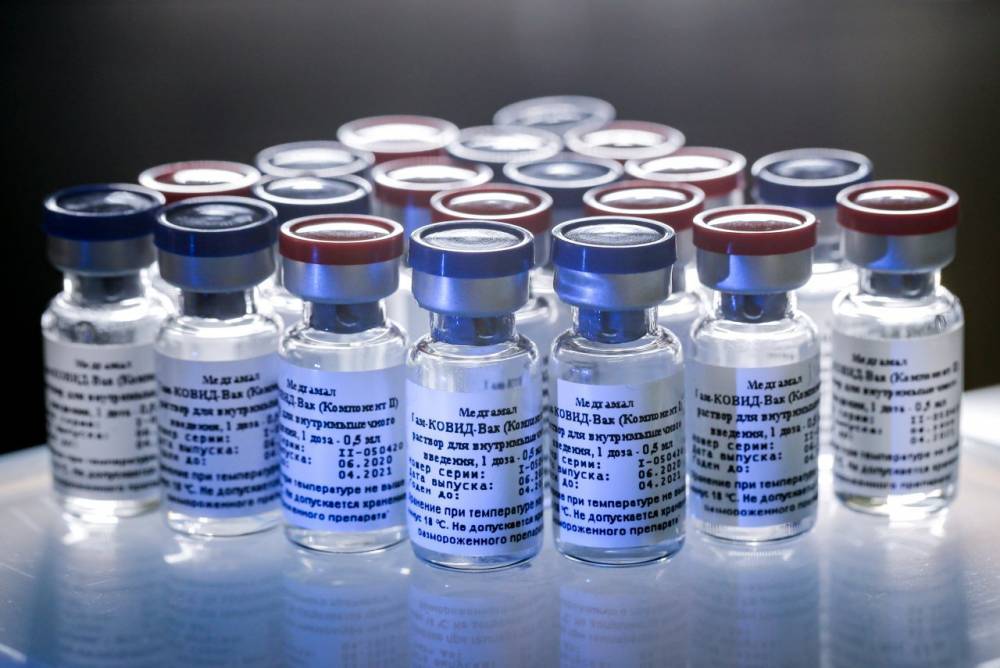 Стали известны свойства вакцина российского Центра Гамалеи и AstraZeneca