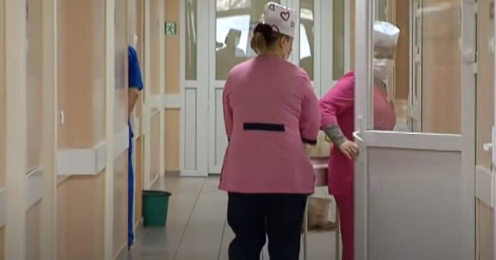 Польша нашла способ переманить тысячи украинских медиков для борьбы с коронавирусом