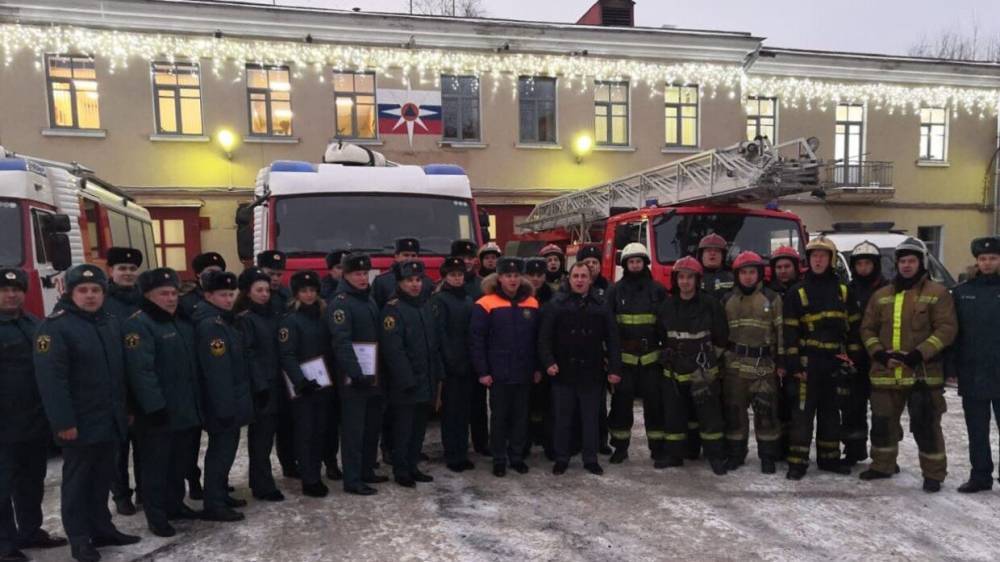 Участие в награждении спасателей Петербурга принял депутат Вострецов