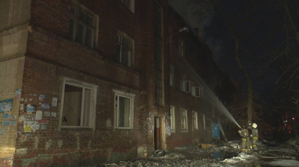 Причиной крупного пожара в заброшенном здании в Воронеже мог стать поджог
