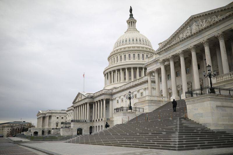 Палата представителей США проголосовала за увеличение выплат физлицам до $2.000 в рамках стимулов