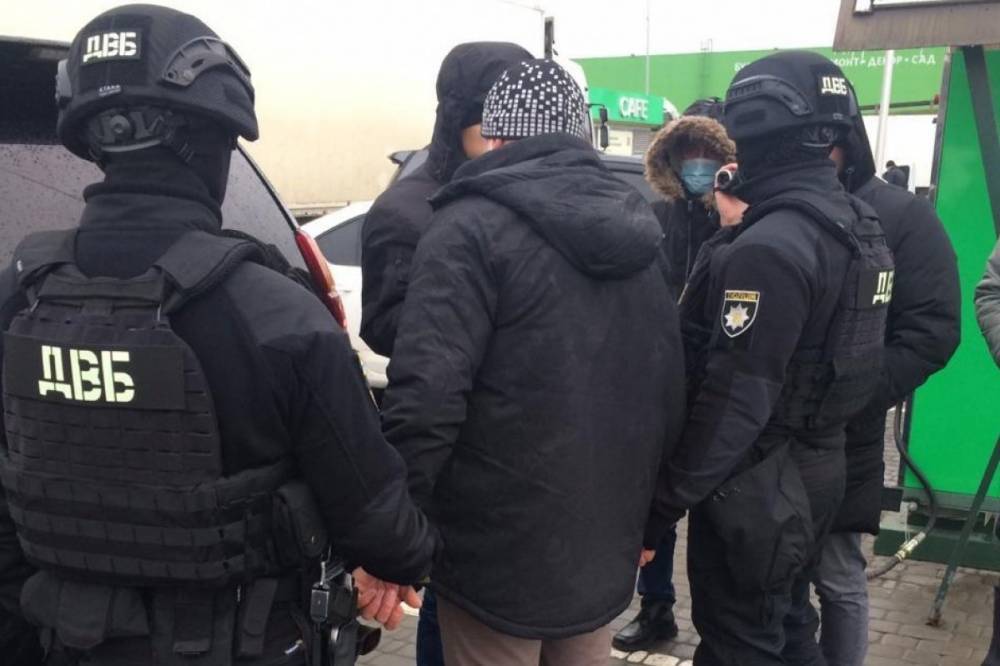 В Киевской области разоблачили мужчину, который искал киллера для убийства своих врагов