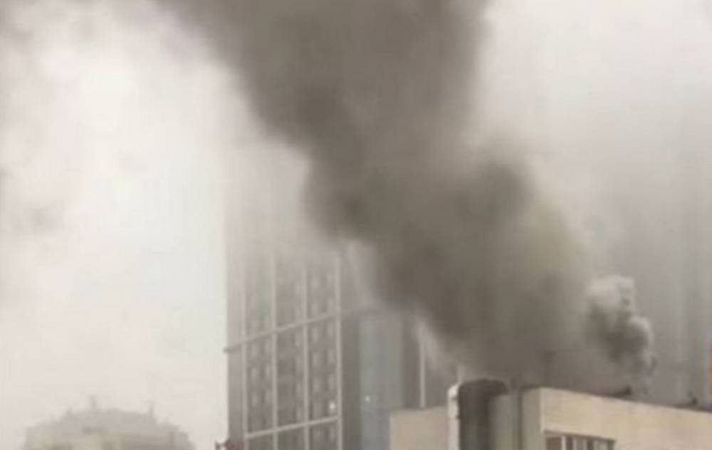 В Киеве пылает ресторан: на место ЧП срочно съехались пожарные, город стоит в пробке