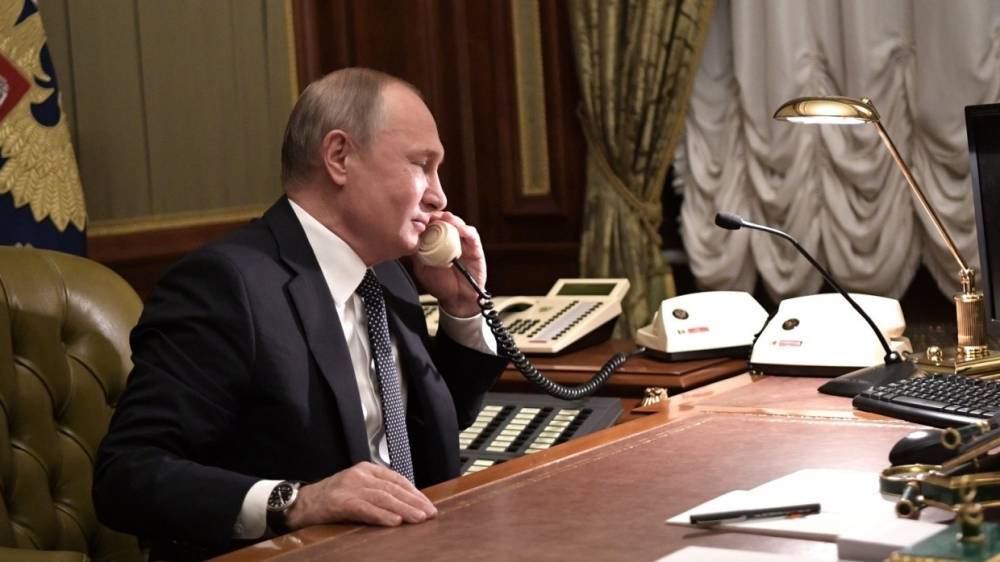 Путин поздравил главу МОК с днем рождения и наступающим Новым годом
